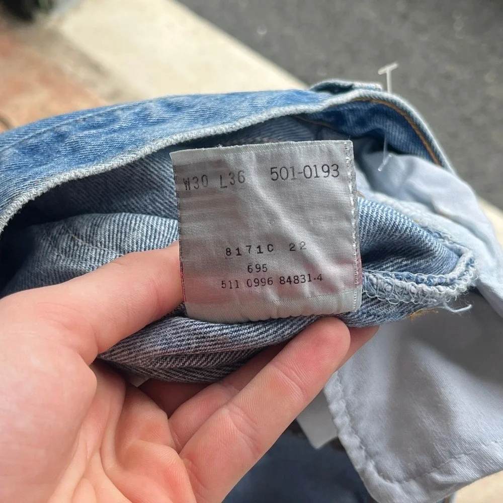 Vintage 90s Levis 501 Mens 30 (30x35) Light Wash Button Fly Jeans Made in USA - Picture 4 of 12